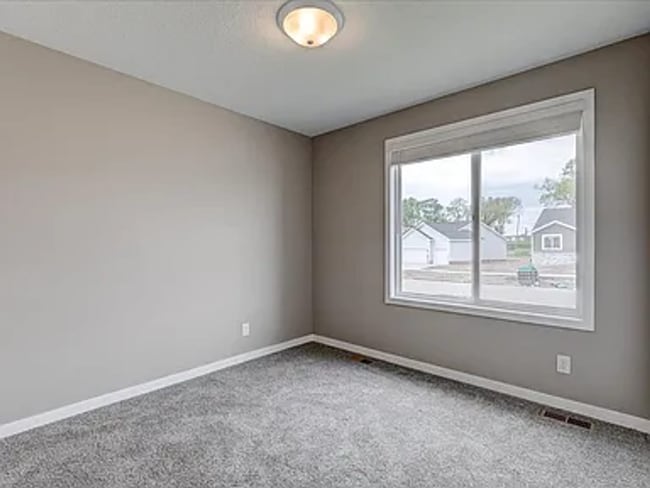Building Photo - Family Home in Altoona - Available Now!