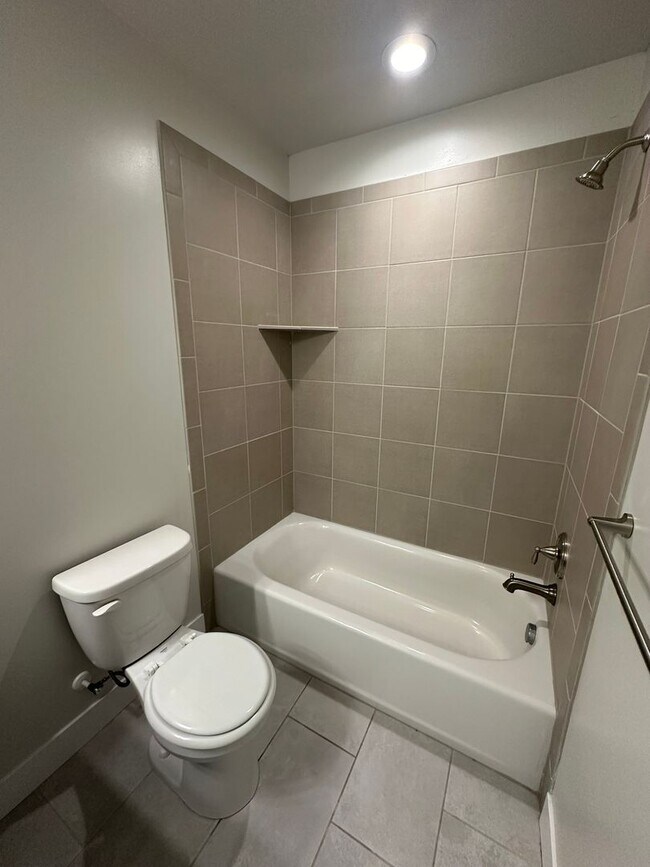 Building Photo - 3 Weeks Rent FREE! 3 Bed 2.5 Bath House for Rent in Morgan!