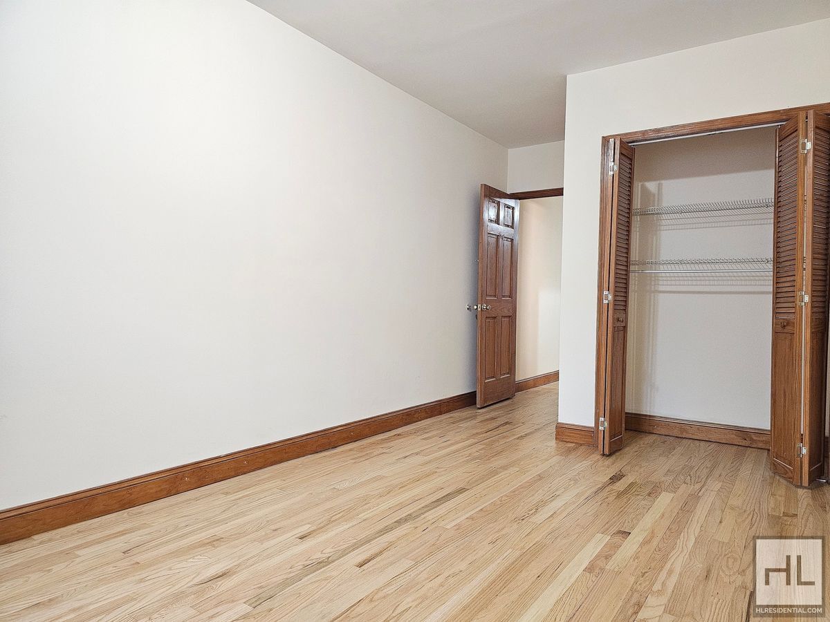 Building Photo - Renovated 1-Bedroom with Balcony | 2nd Floor | Prime Woodside/Sunnyside Location