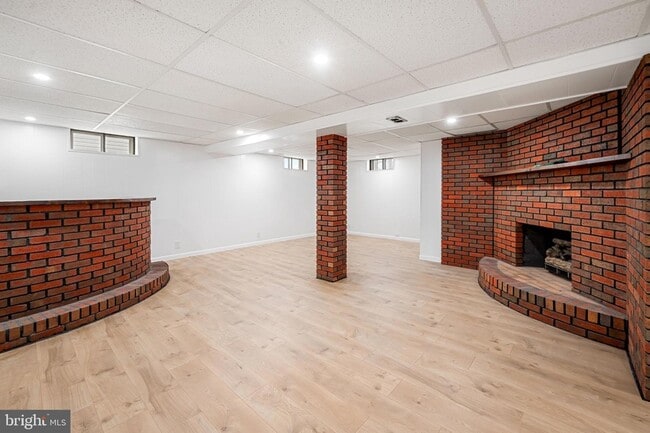 Building Photo - 302 18th Ave