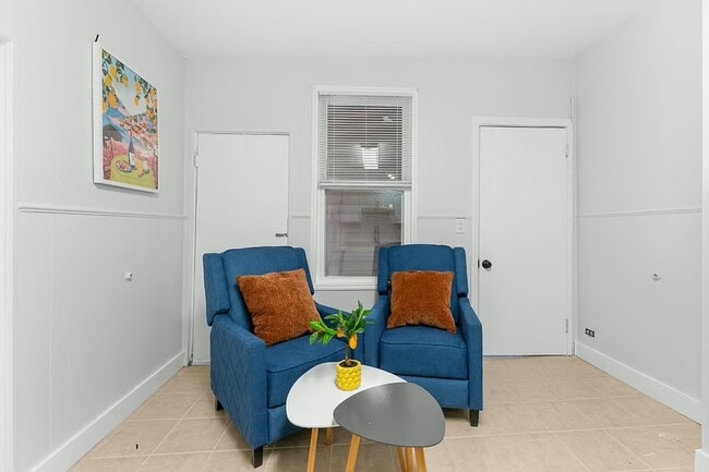 Building Photo - 8 Everett St