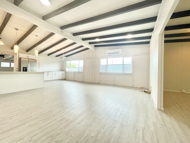Building Photo - 1508 Keolu Dr
