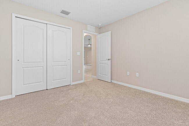 Building Photo - 5 Seabury Pl