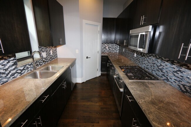 Building Photo - 2103 Hadley St