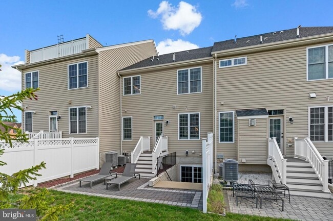 Building Photo - 8506 Pine Springs Dr
