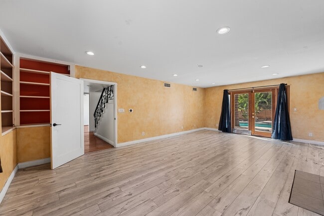 Building Photo - 8743 Topanga Canyon Blvd