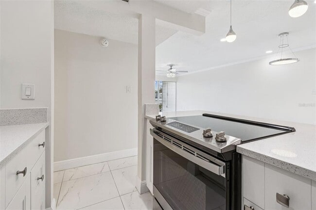 Building Photo - 2302 S Manhattan Ave