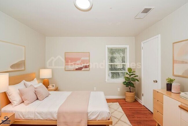 Building Photo - Ready to love where you live? 3 Bed 1 Bath Home Ready for You!