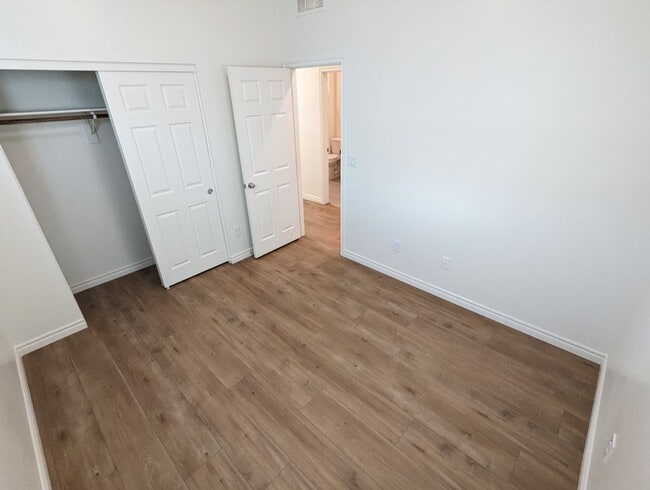 Building Photo - 1310 Ossa St