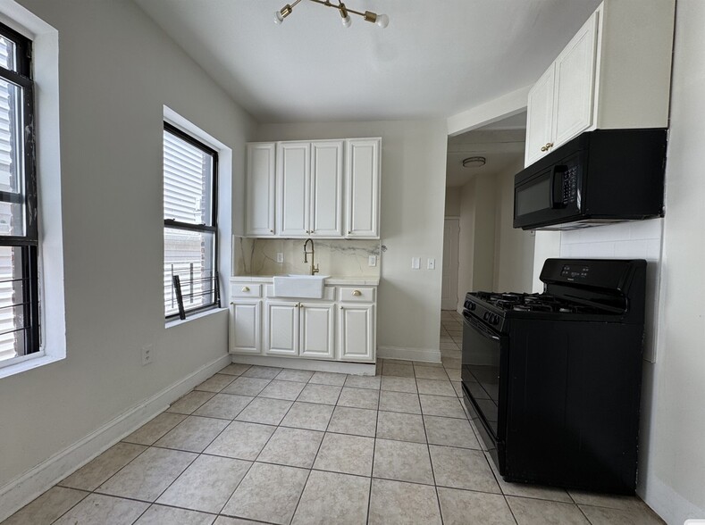 191 Myrtle Ave 3R - 189 Myrtle Ave
