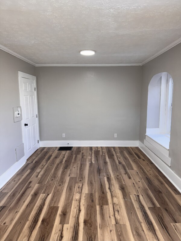 Building Photo - 208 W Brown Ave