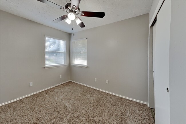 Building Photo - 11831 Oakner Dr