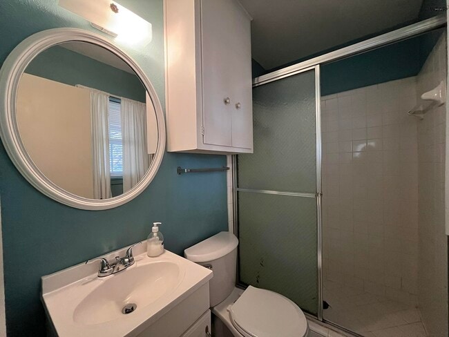 Building Photo - 4723 N Shore Dr