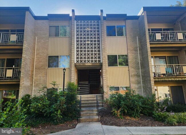 Building Photo - 12215 Braxfield Ct