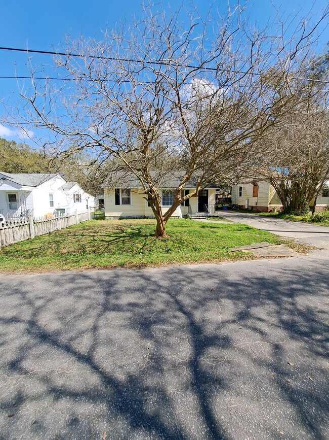 Building Photo - 5740 Pilgrim Ave
