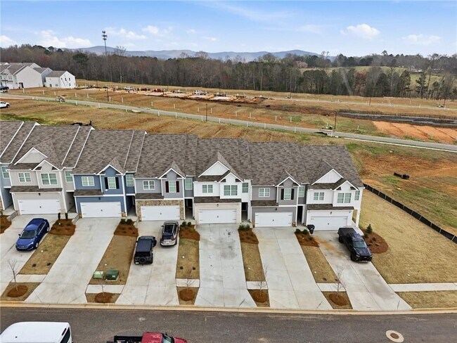 Building Photo - 255 Deerberry Dr