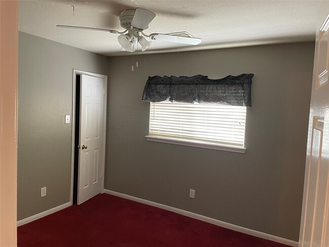 Building Photo - 2922 Russett Pl W