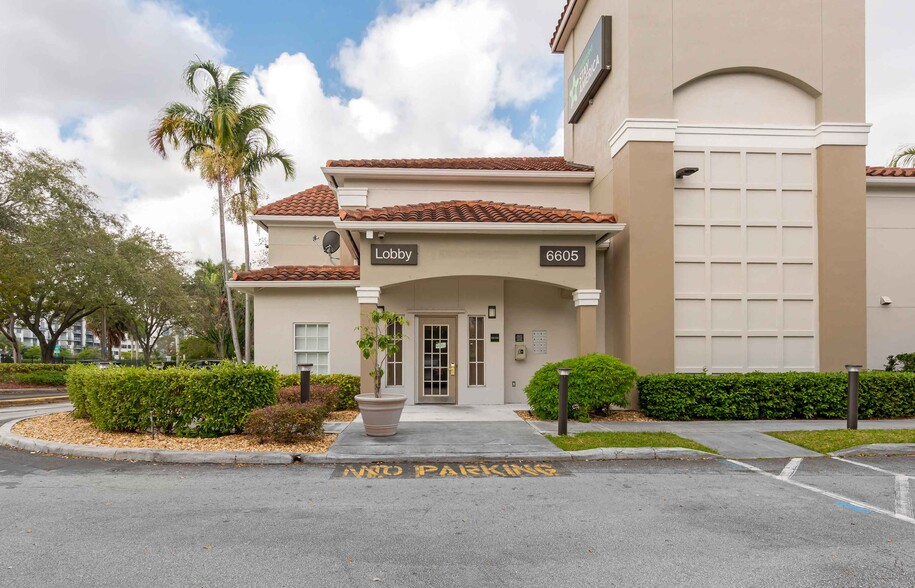 Primary Photo - Furnished Studio-Miami - Airport - Blue Lagoon