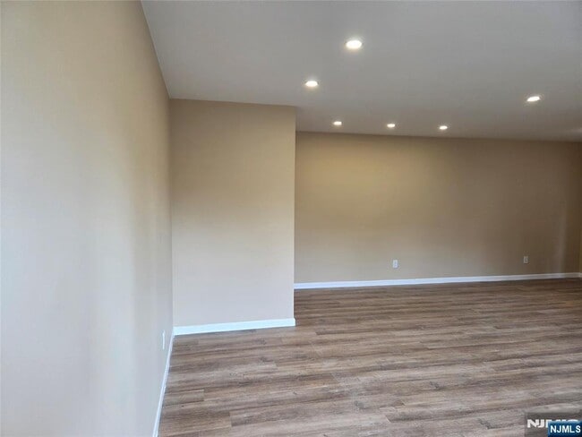 Building Photo - 1628 Valley 2A Vly