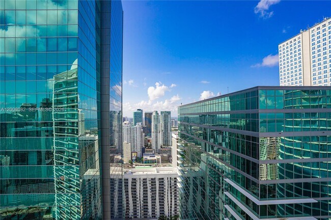 Building Photo - 200 Biscayne Blvd Way