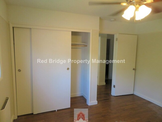 Building Photo - 131 SE 22nd Ave