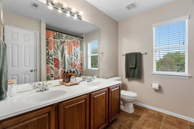 Building Photo - 154 Larch Cove