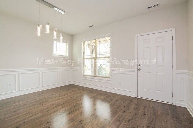 Building Photo - 550 W Copenhaver Dr