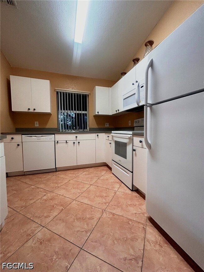 Building Photo - 1045 NE 40th Terrace