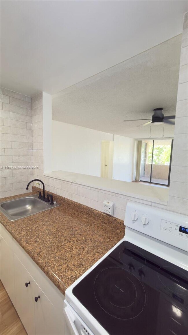 Building Photo - 10400 SW 108th Ave