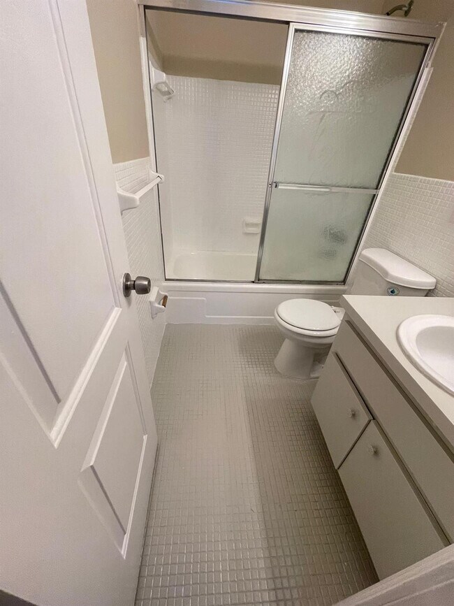 Building Photo - 16800 NE 15th Ave