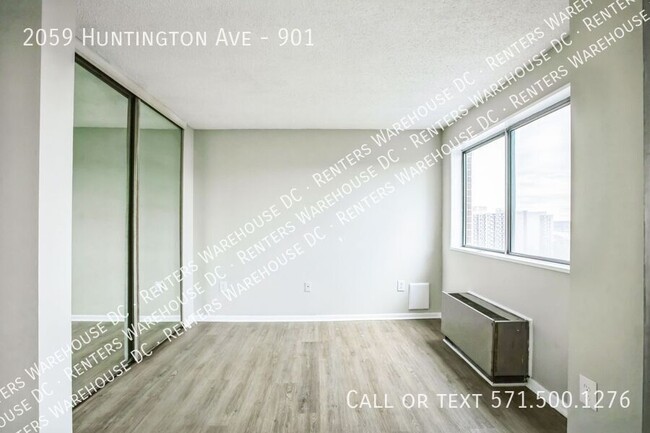 Building Photo - Stunning 9th-Floor Studio w/ Panoramic Cit...