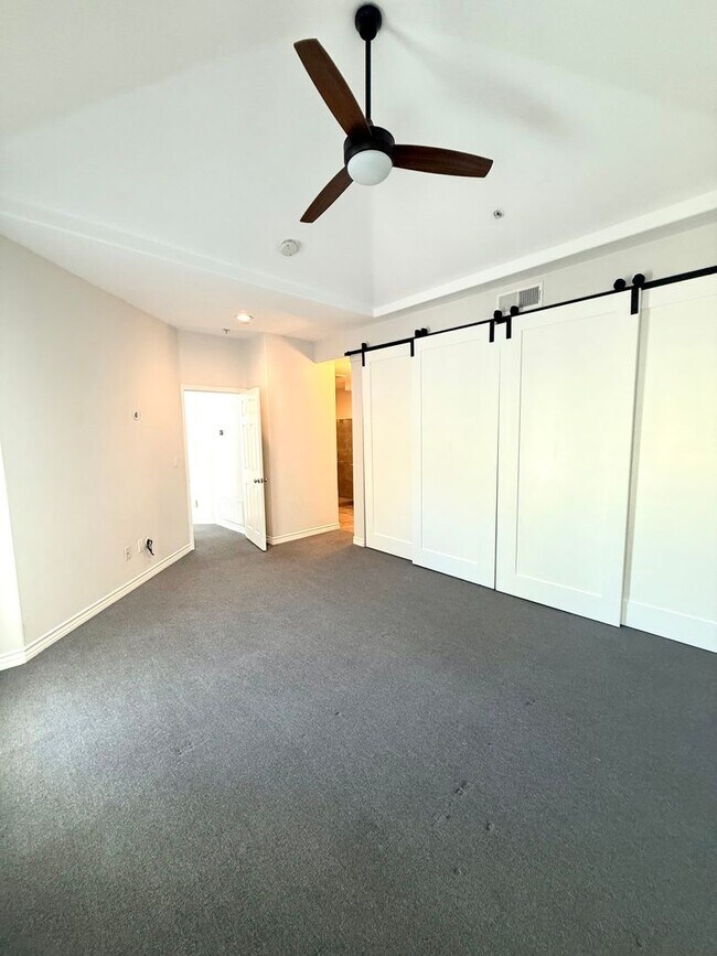 Building Photo - Penthouse Condominium in a Prime Irvine Lo...