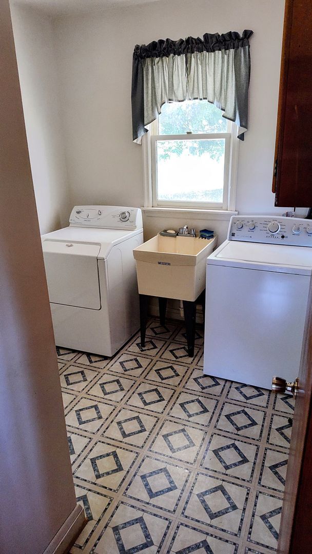 Building Photo - JARRETTSVILLE SINGLE FAMILY HOME ON WORKING FARM