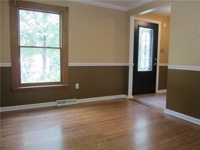 Building Photo - 2341 Southwood Dr