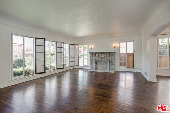 Building Photo - 848 S Curson Ave