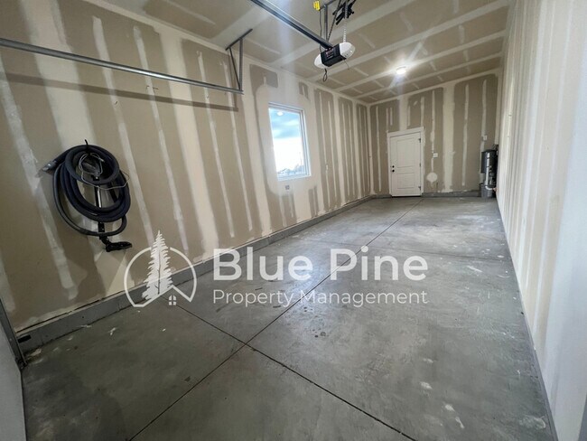 Building Photo - 1104 Cypress Loop