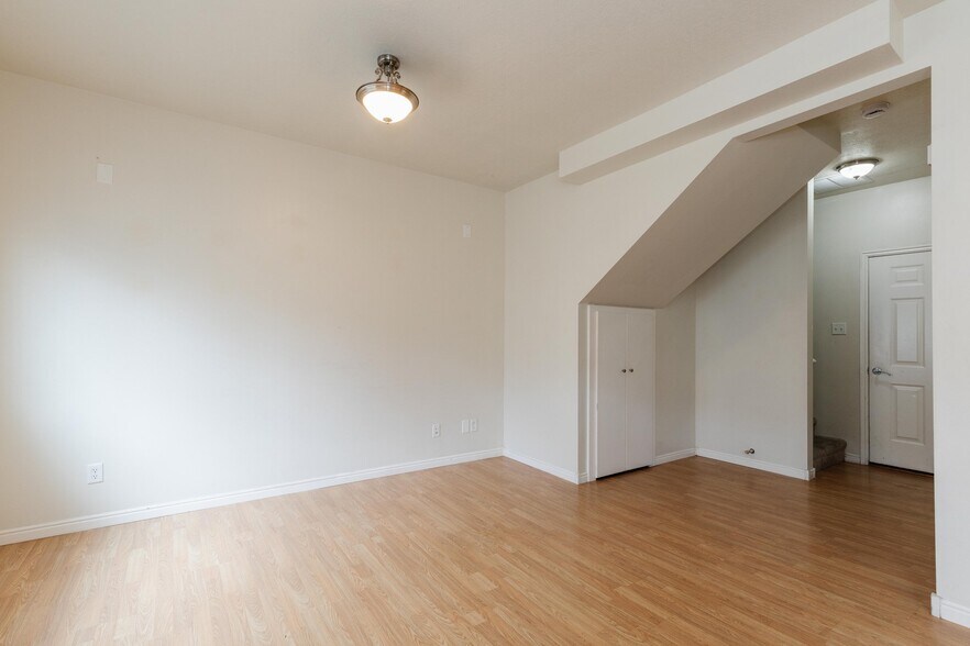 Building Photo - 484 W 1490 N