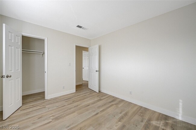 Building Photo - 893 W Bartlett Ave