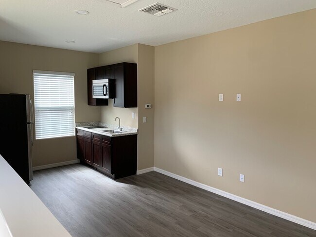 Building Photo - Garage Apartment in Winter Garden, Includes Utilities!