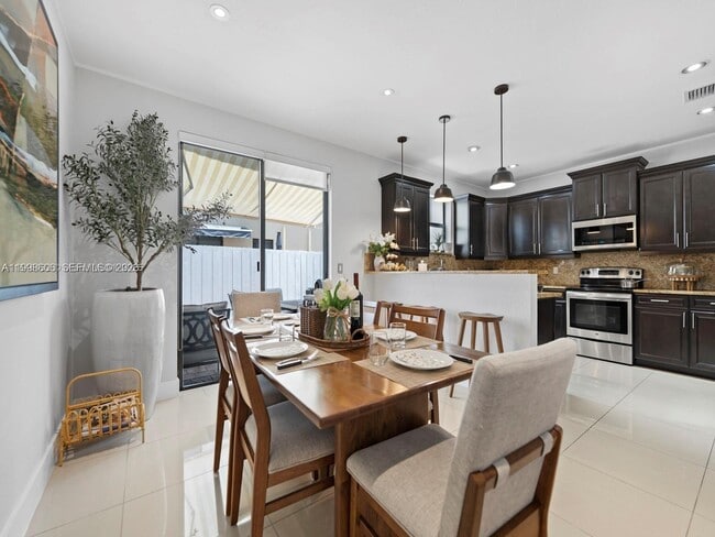 Building Photo - 8781 NW 98th Ct