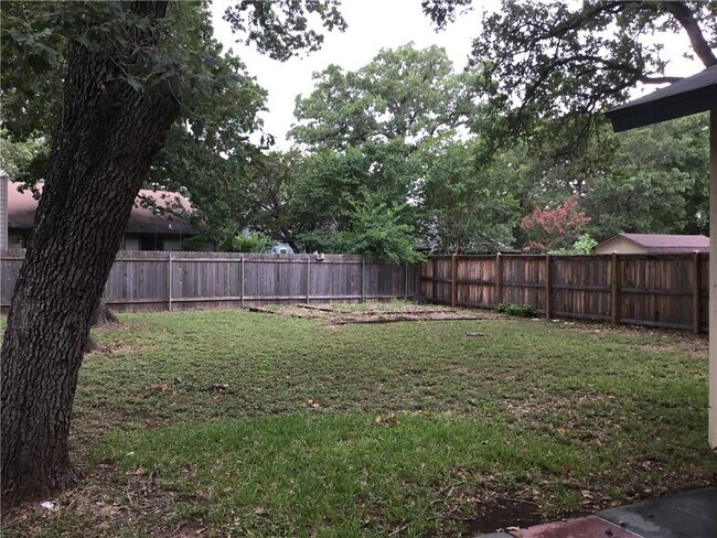 Building Photo - 307 Ridgewood Dr