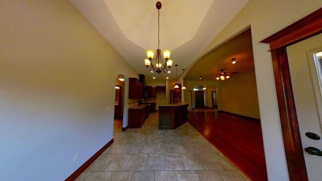 Building Photo - Yukon 4 Bed