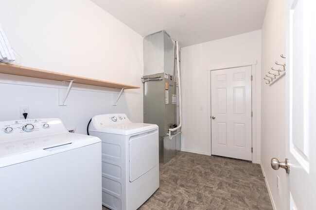 Building Photo - Beautiful 3 Bedroom rambler on a large and peaceful lot!