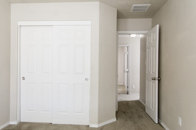 Building Photo - 9005 Rio Galisteo Pl NW