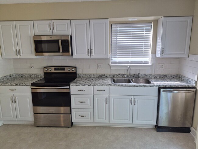 Building Photo - 803 S Medford Cir