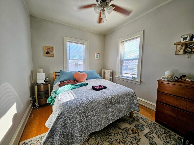 Building Photo - 1013 E Center St