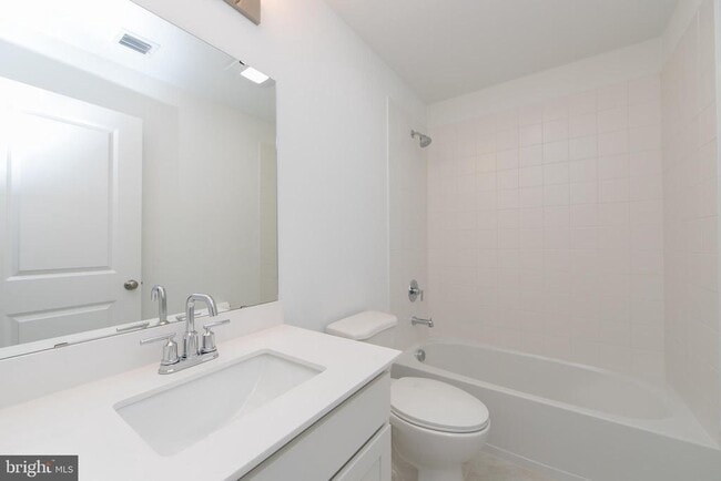 Building Photo - 65 Basswood St