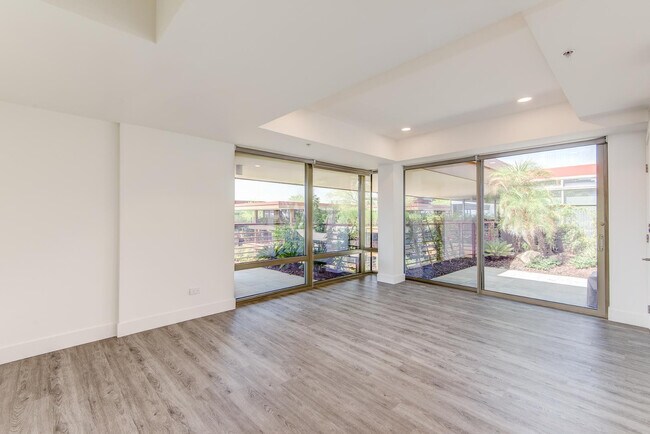 Building Photo - 7137 E Rancho Vista Dr