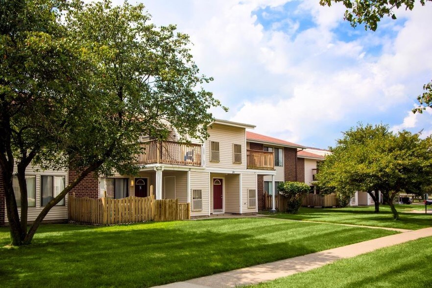 Auburn Heights Apartments 13 Birwoode Dr Pontiac MI 48340 Apartment