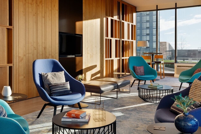 Building Photo - 33 Park View Ave